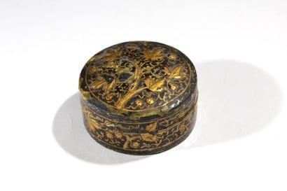 Round lacquered and gilded wooden box decorated...