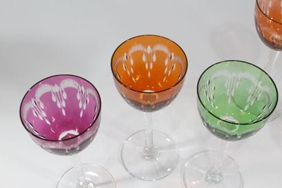 Six roemers en cristal taillé et teinté vert,...