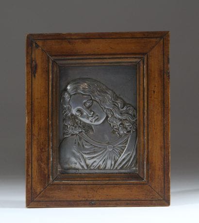 Bas relief en métal patiné figurant Saint...