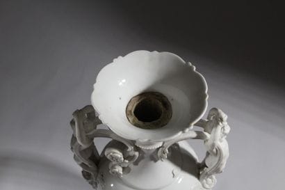 H & CIE - PARIS
Baluster vase on a pedestal,...