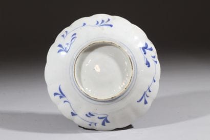 JAPON, Imari
Assiette en porcelaine à bords...