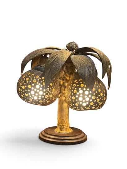 Lampe à trois lumières en bois et cordelettes...