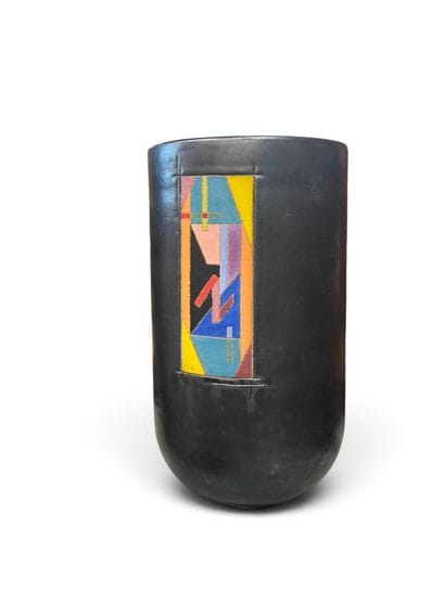 TRAVAIL FRANCAIS
Important vase tubulaire...