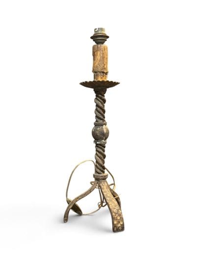 Attributed to Max BRÉ (20th century)
A tripod...
