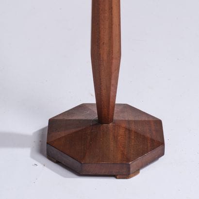 ART DECO PIECE 
Freestanding ashtray forming...