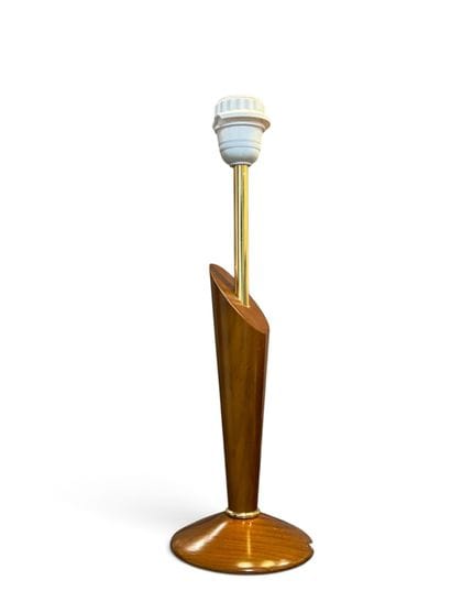 FRENCH ARTISAN WORK
A veneered wood lamp...