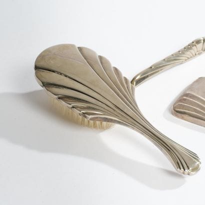 ART DECO PIECE 
Silver plated toiletries...