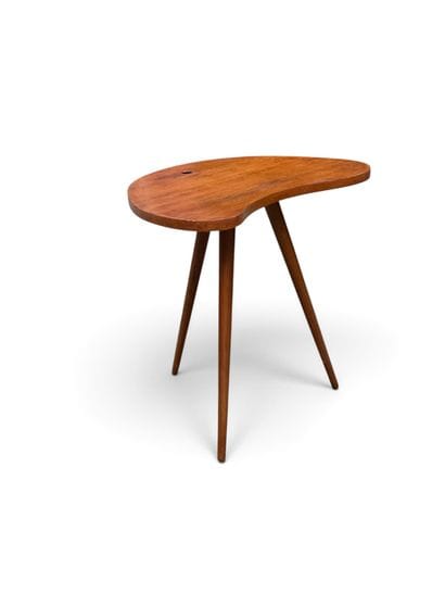 FRENCH DESIGN
Coffee table with a wavy-patterned...