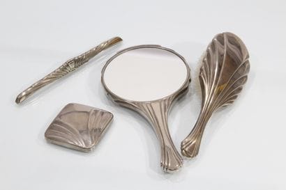 ART DECO PIECE 
Silver plated toiletries...