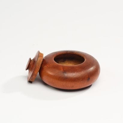 FRENCH CRAFTSMANSHIP
Circular box made of...