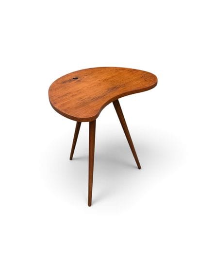 FRENCH DESIGN
Coffee table with a wavy-patterned...