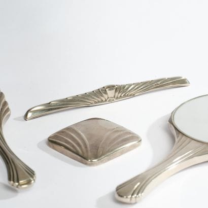 ART DECO PIECE 
Silver plated toiletries...