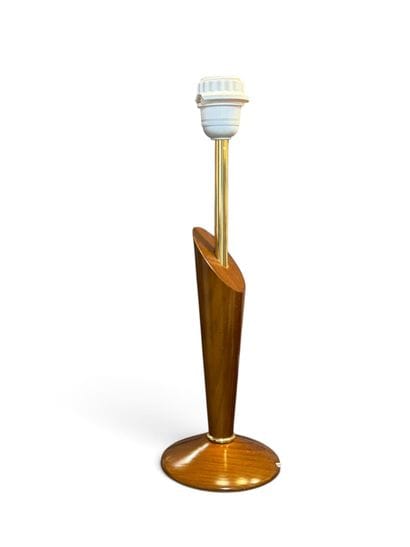 FRENCH ARTISAN WORK
A veneered wood lamp...