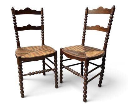 FRENCH CRAFT
A pair of chairs made of turned...