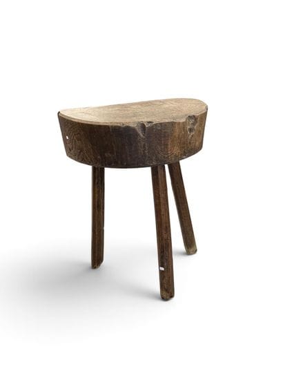 BRUTALIST DESIGN
Semi-circular tripod side...