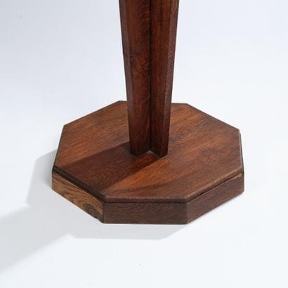 ART DECO PIECE 
Molded walnut pedestal table...