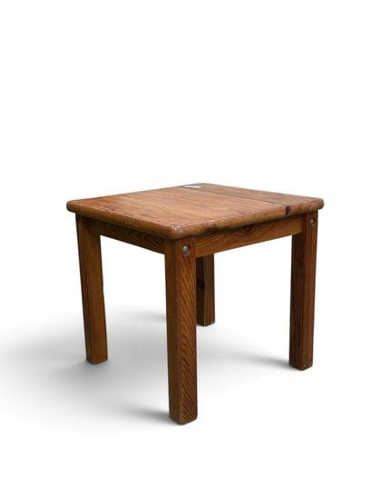 In the style of MAISON REGAIN
Four-legged...