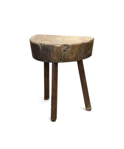 BRUTALIST DESIGN
Semi-circular tripod side...