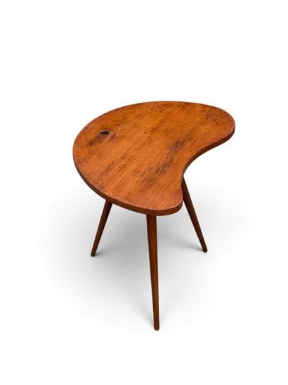 FRENCH DESIGN
Coffee table with a wavy-patterned...