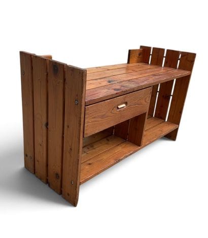 In the style of MAISON REGAIN
A bedside table...
