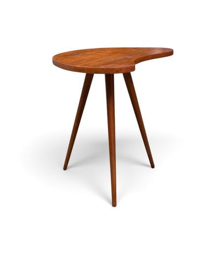 FRENCH DESIGN
Coffee table with a wavy-patterned...