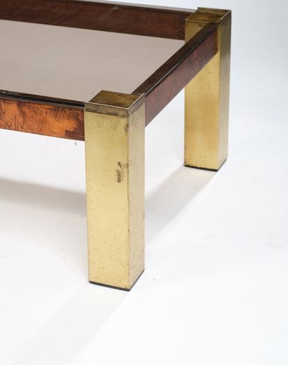 Table basse rectangulaire dessus verre fumé
Elle...
