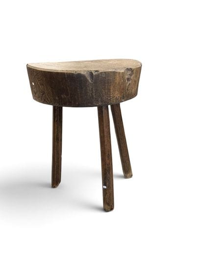 BRUTALIST DESIGN
Semi-circular tripod side...