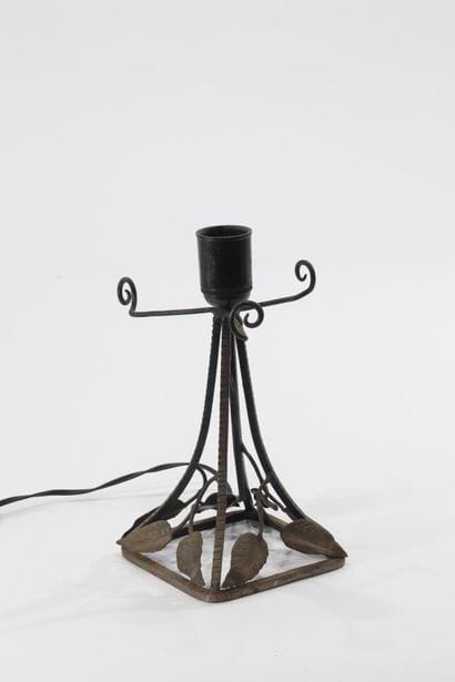 ART DECO WORK
Lamp base in hammered wrought-iron...
