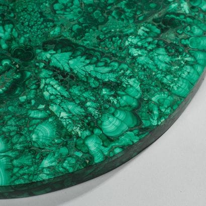 Important plateau circulaire en malachite.

Diam...