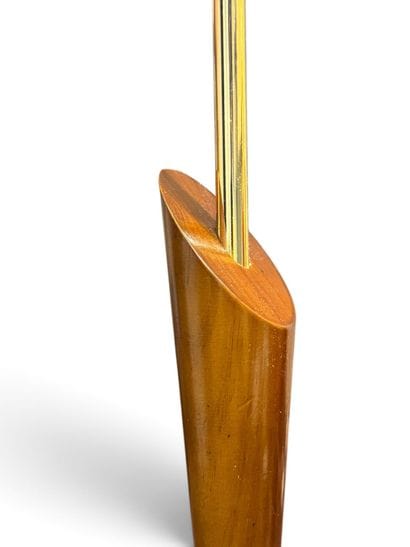 FRENCH ARTISAN WORK
A veneered wood lamp...