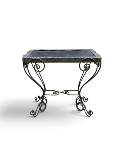 TRAVAIL FRANCAIS
Guéridon ou table d'appoint...
