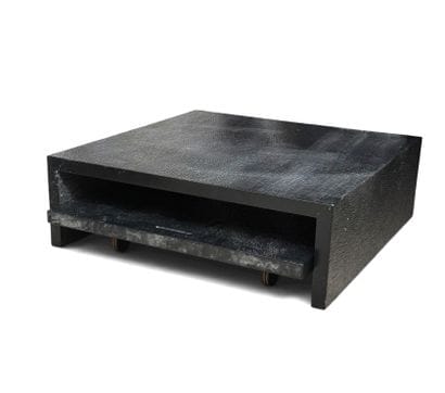 Large table basse en composition laquée noir...