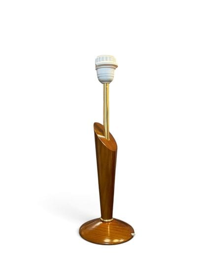 FRENCH ARTISAN WORK
A veneered wood lamp...