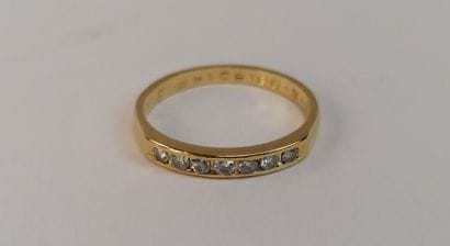 Yellow gold wedding band decorated with 7...