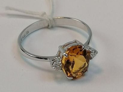 White gold ring decorated with a 1.55 ct...