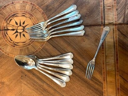 6 silver place settings with staple decoration,...