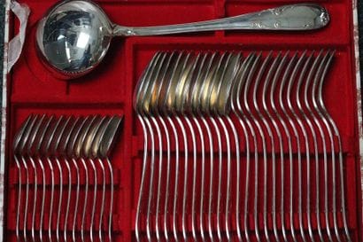 Silver-plated metal housewife, foliage m...