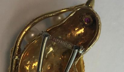 CHAUMET- Bird brooch in yellow gold, eye...