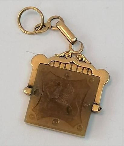 Pendant with a hard stone forming a chimera,...