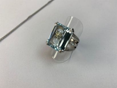 Aquamarine and diamonds set in white gold...