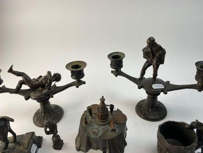 Bronze table bell representing a pedestal...