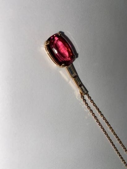 18 ct rose gold pendant of 8.70 grs with...