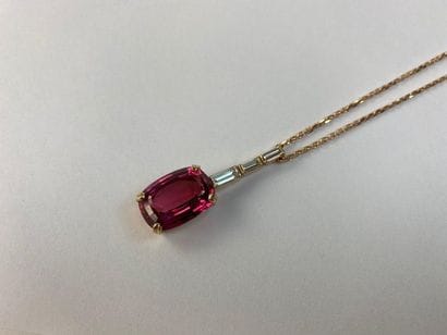 18 ct rose gold pendant of 8.70 grs with...