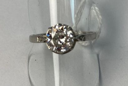 Solitaire in white gold with an antique cut...