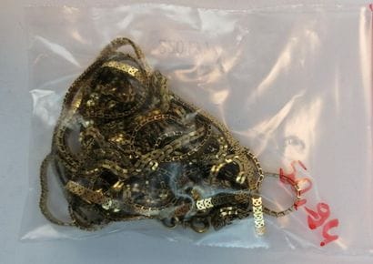 Lot in yellow gold including watch chains,...