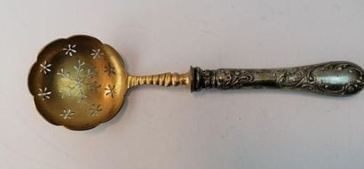 Silver and vermeil sauce spoon. 90,2 grs...