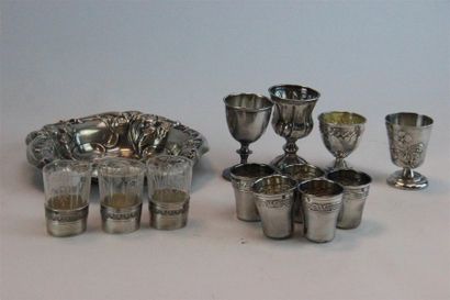 Lot including 4 egg cups, 3 liqueur cups,...