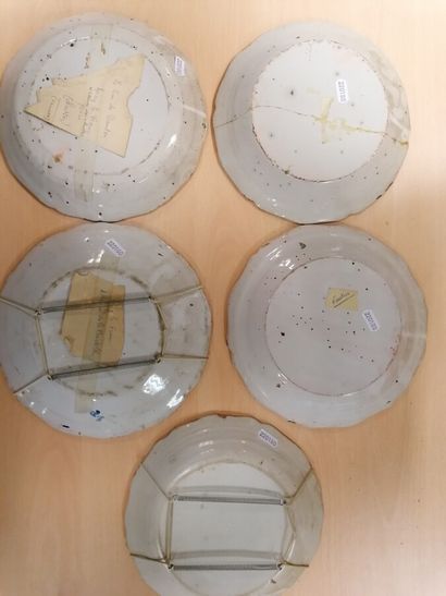 5 earthenware plates decorated with lion,...
