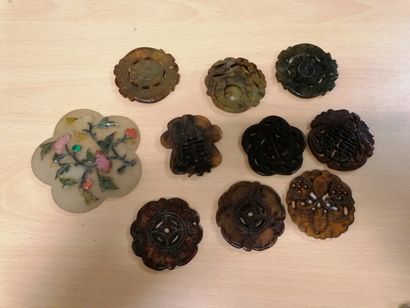 Lot de 10 disques en jadéite décor ajour...