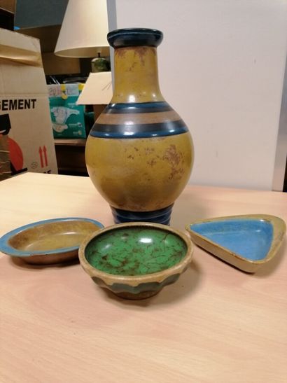 Lot cpt un vase en grès (H 28 cm) et 3 vide-poche...